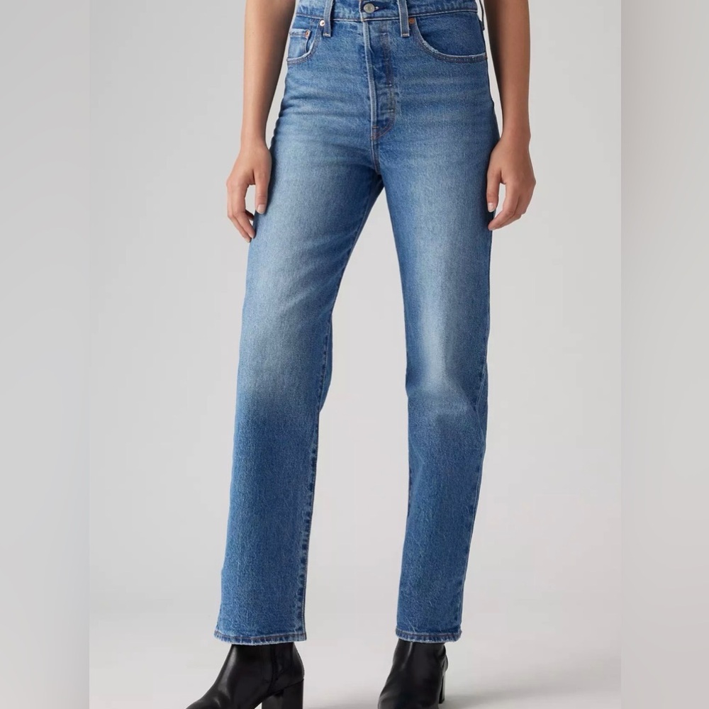 Signature by Levi Strauss Light Blue High Rise Straight Jeans - Picture 2 of 8